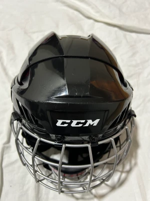Hockey hjälm - Är helt ny 