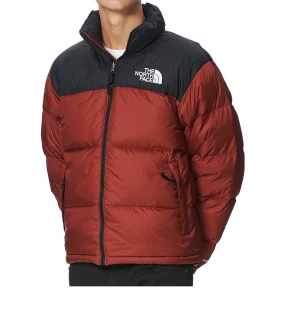 Northface 700 puffer - Selling my Northface 700 puffer just because it isnt me anymore. Size M! Got recipt and bag to it.   Ship ti whereever, or meet in Norway (Oslo).   Buyer pays shipping.  Msg me for photos or questions!  