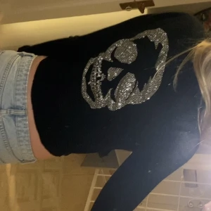 Zadig tröja  - Skit cool Zadig tröja som köptes för ca 1 år sen! Har ett litet igensytt hål på framsidan men inget som syns!💕💕