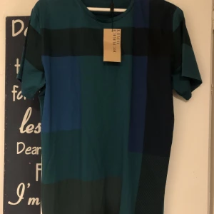 Burberry Brit TShirt  - Burberry Brit T-shirt XXL (liten i storleken) 