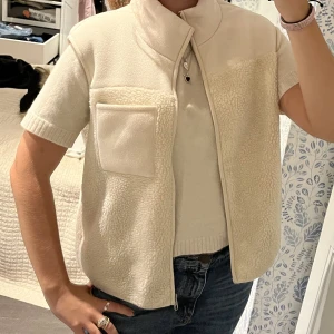 Fleece väst  - Fleece väst i nyskick! 