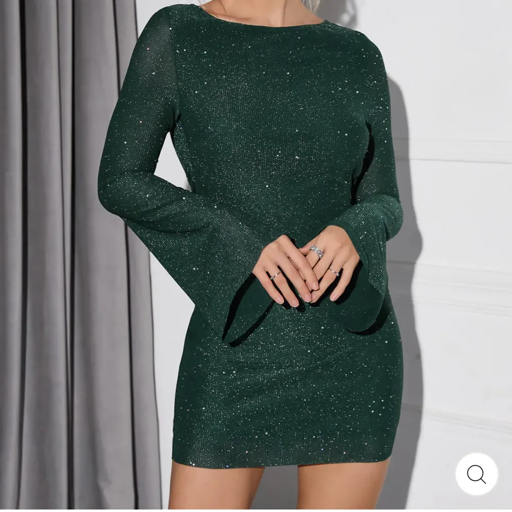 Säljer denna trendiga klänning köpt från Partheas hemsida. Helt Ny💚. Klänningar.