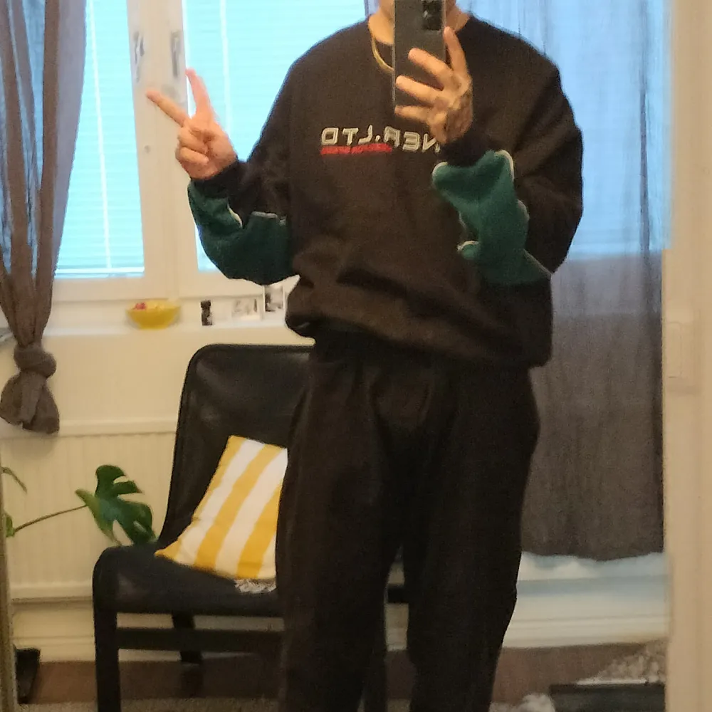 Nice colors. Boxy fit.   I am 178cm tall and 76kg. Hoodies.