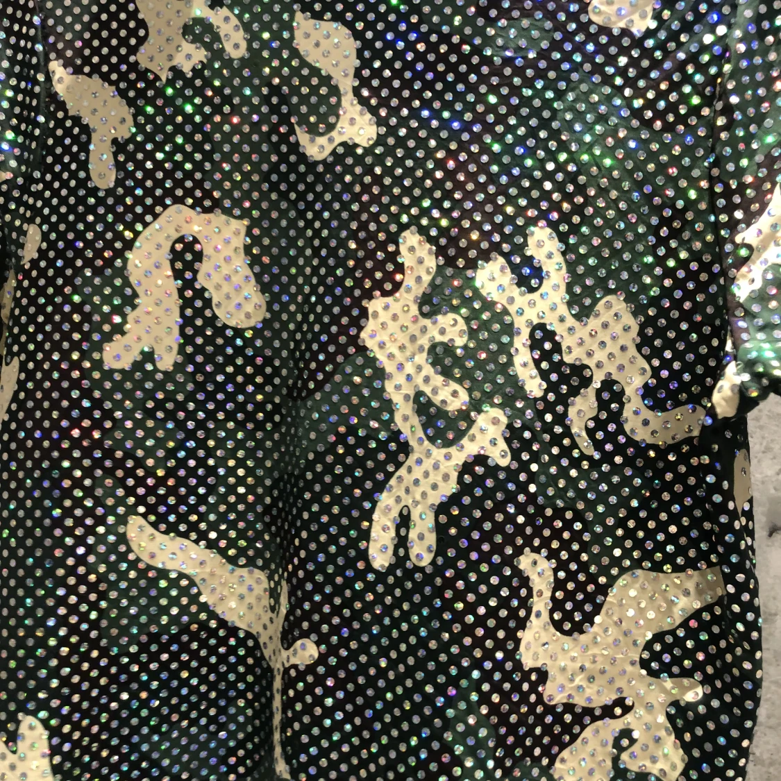 glänsande blus med kamouflage - 91