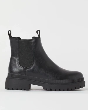 Chelsea Boots H&M  -  H&M Chelsea boots (original pris 349kr). Endast provade inomhus.