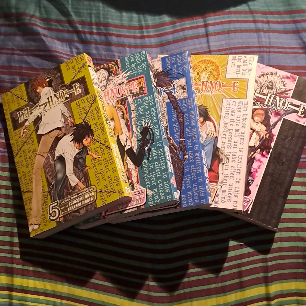 Death note manga, bra skick, vol 1-5, går att köpa enskiltt och alal tillsammans,  1 för 50kr och alla 5 för 200 kr, pris går att diskuteras. Övrigt.