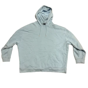 Ljusblå Hoodie - Köpt från asos men knappt använd, tunn och bred i storleken 💕 Skriv om ni har fler frågor 💬