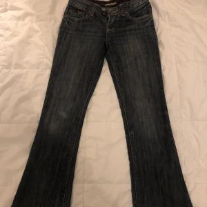 Low waist jeans  - Jätte fin low waist jeans som är tyvär för små för mig men skulle passa på någon runt 160 i storlek xs. Skriv privat om man vill ha flear bilder💕💕💕💕