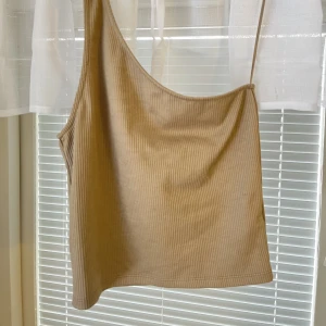 One shoulder topp - Aldrig använt, normal storlek M, pris går att förhandla 🥰  