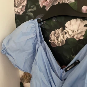 Klänning - En jättefin blå klänning från gina tricot. 100 kr + frakt💕