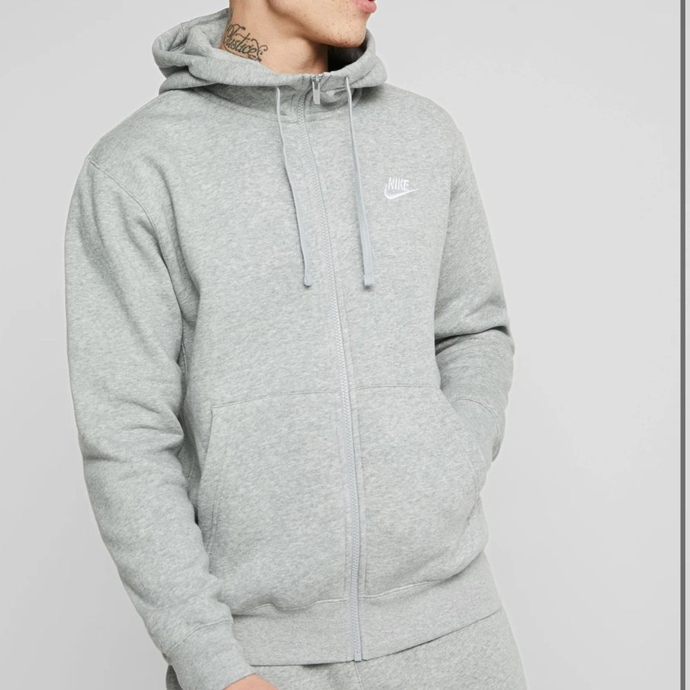 Grå Nike zip hoodie - Nike | Plick Second Hand
