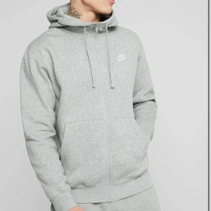 Nike zip hoodie - Säljer denna zip hoodie från Nike, herr modell, storlek M, bra skick, säljer för 500kr + frakt ☺️ 