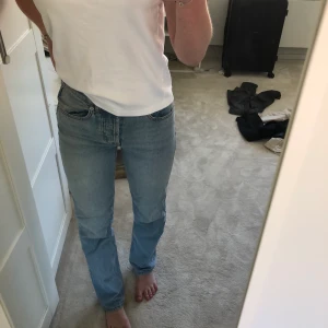 Straight Jeans från ASOS  - Ett par straight jeans ifrån ASOS i storlek 25/32. Långa (är 170 cm). Säljer då dom är för små för mig.