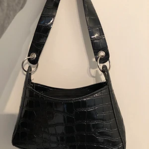 Svart väska - En helt vanlig svart väska. Bra skick 