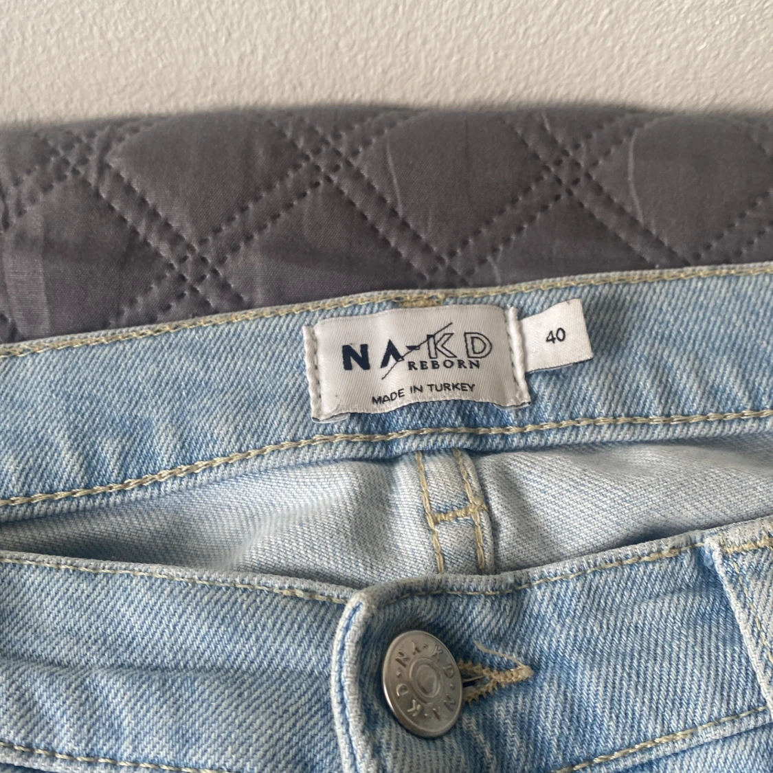 Ljusblåa Jeans från NA-KD  - 90