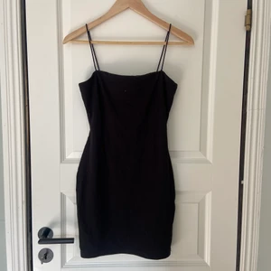 Klänning - Tight svart klänning från shein