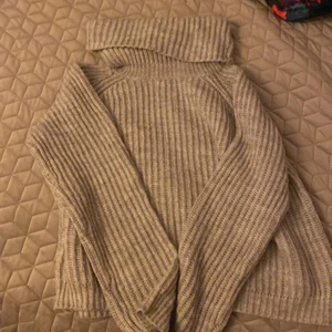 Grå stickad tröja - Storlek 170, använd ca 4-5 gånger den är varm