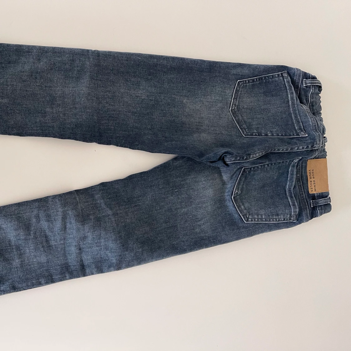 Mörk blåa jeans  - 91