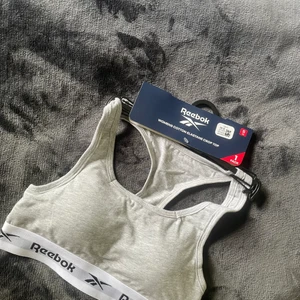 Ny reebok topp - Ny bh/topp med lapparna kvar
