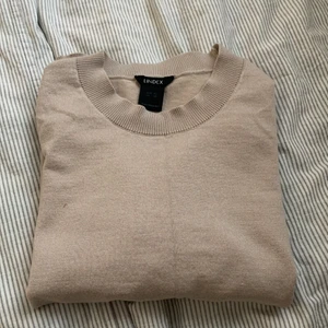 Stickad tshirt - Säljer nu denna då den inte kommer till användning💗 