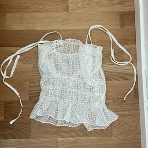 Vit mönstrad topp - Vit topp från (PRIMARK)  Storlek: 32/34