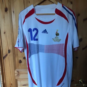 Replika Frankrike Landslagströja Henry #12 Strl: L  - Ny replika version av den klassiska fotbollströjan med Henry 12 på ryggen storlek: L