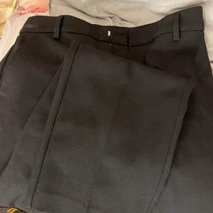 Kostymbyxor  - Fina kostymbyxor ifrån Gina Tricot, säljer pga lite för korta på mig som är 170 ca🤍