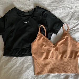 Träningskläder  - 2 träningstoppar för 100kr! Svart topp från Nike i storlek S och en persikorosa topp från Chiquelle i storlek S! 💓💓💓 köpare står för frakt🖤