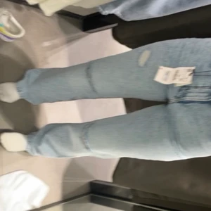 Zara jeans  - Säljer mina superfina zara jeans köpta förra sommaren! 