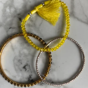 Armband  - 3 super söta armband som aldrig kommit till användning, alla för 5kr+ frakt💕