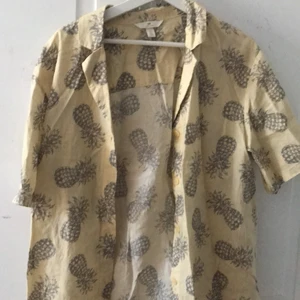 Ananas skjorta - En jätte fin skjorta med annanaser på! 