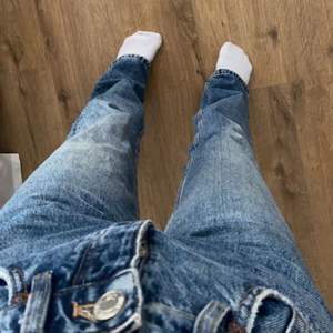 Zara jeans midwaist i storlek 32💕