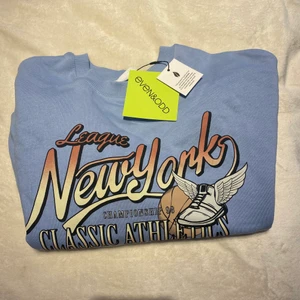 Sweatshirt  - Snygg sweatshirt från even and odd. helt oanvänd, lappen sitter kvar. Tröjan är i xs men passar även s/m. Pris kan diskuteras 