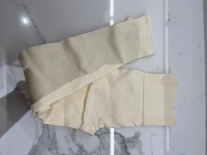 Tights - Helt nya tights i off-white. Storlek L men passar S/M (de är sjukt små i storleken) 😜   Hämtas i Lund eller skickas om köparen står för frakten 😊