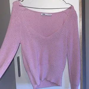En fin rosa stickad tröja från Zara💗 använt fåtal gånger