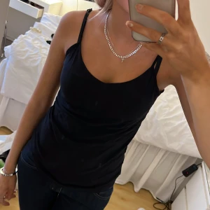 Svart linne - Linne från lager 157 i M men passar S