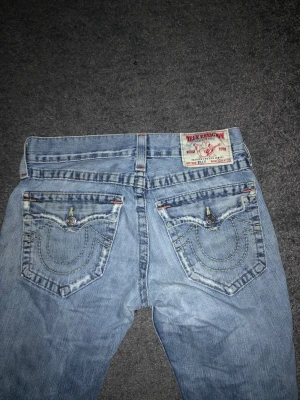 True religion - Trueys size 33! As feta med stora truey bakfickor.