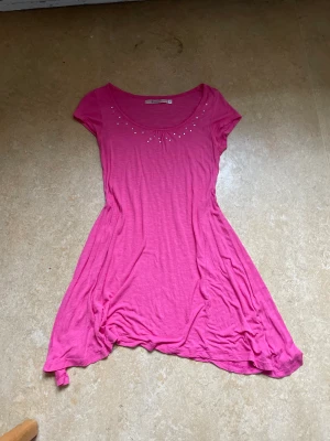 Klänning  - En rosa klänning,Kontakta för frågor!!