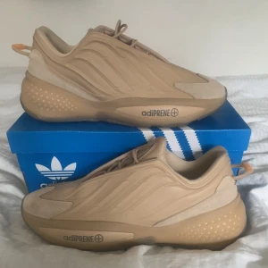 Adidas  - Adidas Ozrah storlek 46  Skick 9/10 använda fåtal gånger.