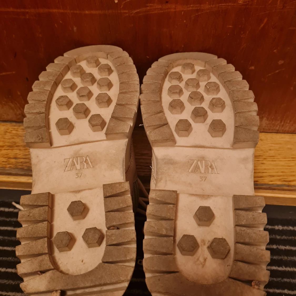 Kängor stl 37 från Zara  - 91