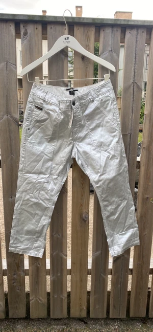 RaRe silver  - Snygga byxor i jeansmodell från italienska Ra-re i silver  Oanvända! Nypris 180 euro 