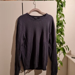 Tiger of Sweden tröja - Fint skick.  Sitter mer som en M.  Nypris 1100 kr.