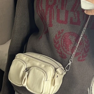 Liten väska  - Söt axelremsväska med två olika band💕