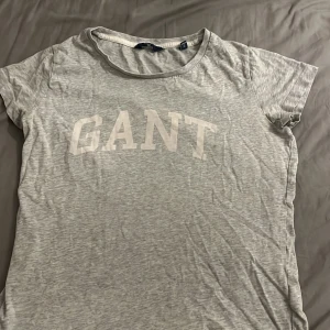 Gant T-shirt  - Gant T-shirt i storlek S