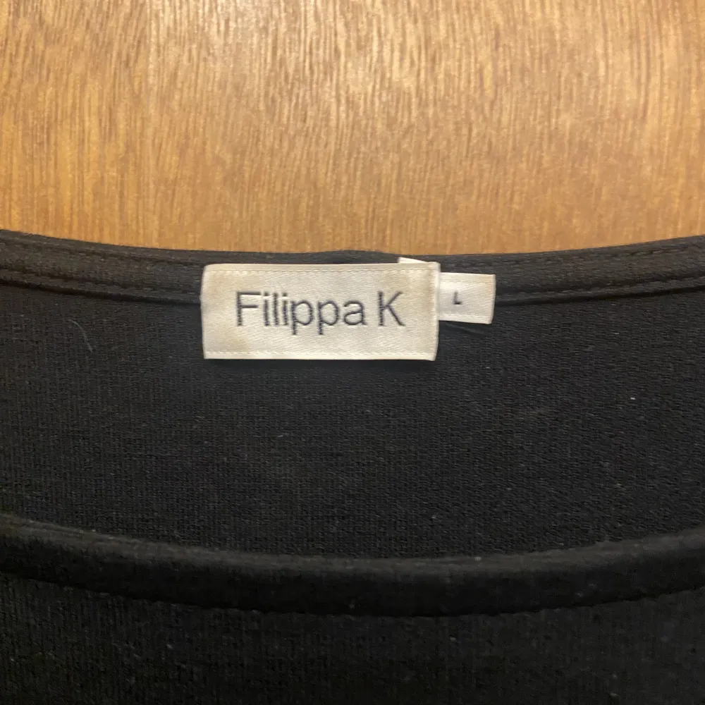 Svart bomullsklänning från Filippa K. Använd ett fåtal gånger. Klänningar.