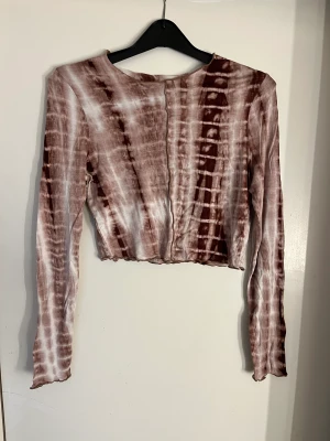 Batikfärgad topp - Batikfärgad topp från shein. Använd fåtal gånger.