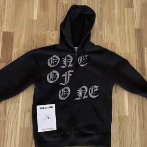 One ofe one  - Hej säljer min one of one i storlek medium. Bra skick på tröjan och hade kunnat sälja den för 800kr