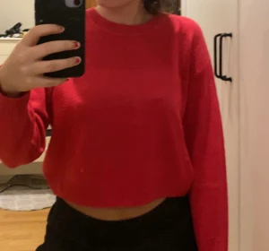 Stickad tröja - Stickad rosa tröja ifrån H&M i storlek S, är lite nopprig annars bra skick (nypris 149kr) 