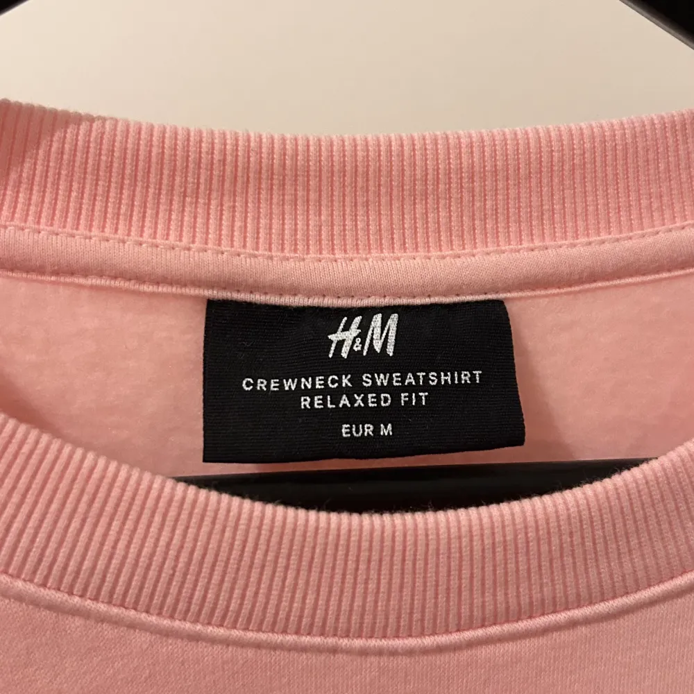 Oanvänd sweatshirt från H&M . Tröjor & Koftor.