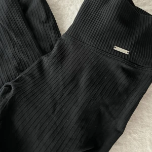 Aim’n ribbed  - Full längd Använda men i gott skick. Något nopprig på ett ställe, det syns dock ej. (De är svartare än bilden visar)